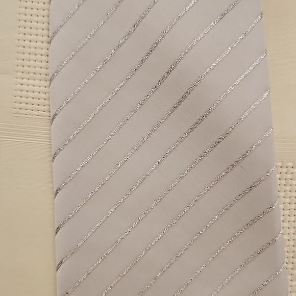 Vettorio Fratini Men's Sparkling Tie With Tie Pin White & Silver - Picture 13 of 16